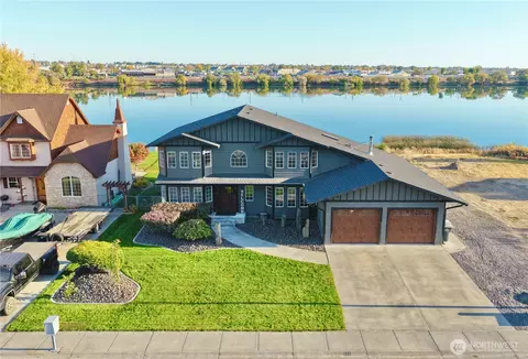 915 W Edgewater Ln, Moses Lake, WA 98837