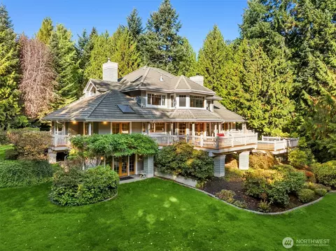 10133 Citation Ct NE, Bainbridge Island, WA 98110