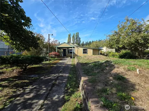 425 Sunnyhill Rd W, Bremerton, WA 98312
