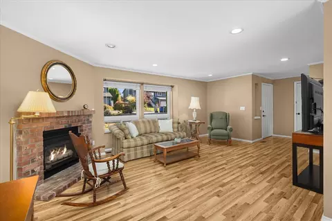 Living - 17819 85th Pl NE, Bothell, WA 98011 photo 2 of 3