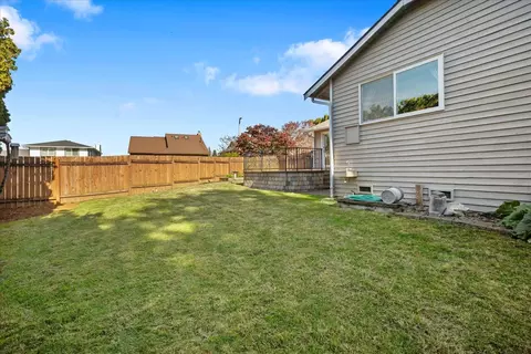 Exterior - 17819 85th Pl NE, Bothell, WA 98011 photo 6 of 9