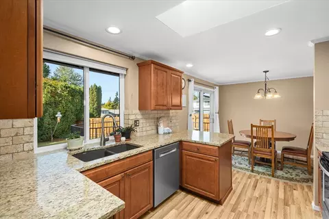Kitchen - 17819 85th Pl NE, Bothell, WA 98011 photo 2 of 5