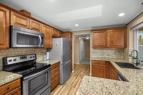 Kitchen - 17819 85th Pl NE, Bothell, WA 98011 photo 4 of 5
