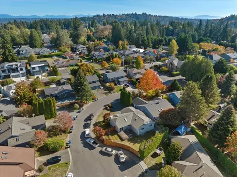 View/Area - 17819 85th Pl NE, Bothell, WA 98011 photo 7 of 9