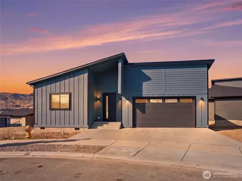 242 NW Chinook Way, East Wenatchee, WA 98802