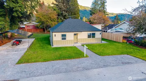 910 Madison Ave, Darrington, WA 98241