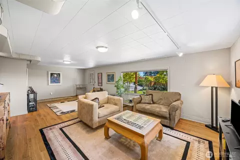 Living - 2139 E 17th St, Bremerton, WA 98310 photo 6 of 6
