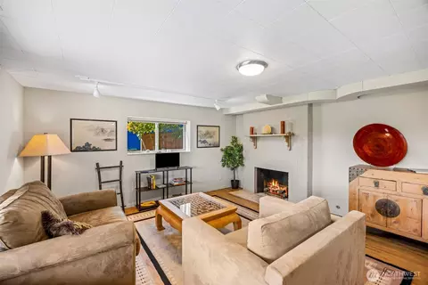 Living - 2139 E 17th St, Bremerton, WA 98310 photo 4 of 6