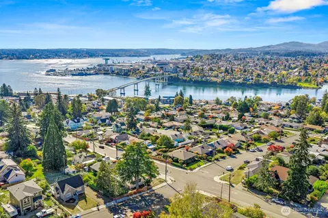 View/Area - 2139 E 17th St, Bremerton, WA 98310 photo 4 of 5