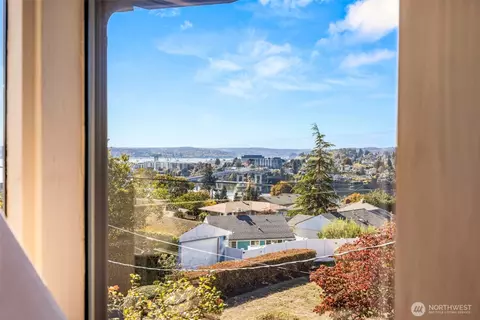 View/Area - 2139 E 17th St, Bremerton, WA 98310 photo 2 of 5