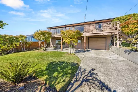 Exterior - 2139 E 17th St, Bremerton, WA 98310 photo 3 of 6