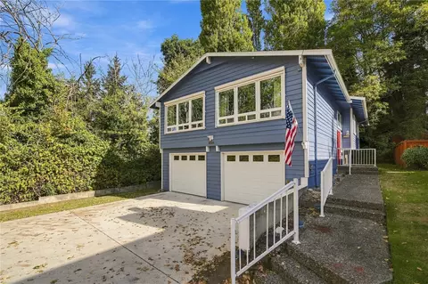 9526 4th Ave NE, Seattle, WA 98115
