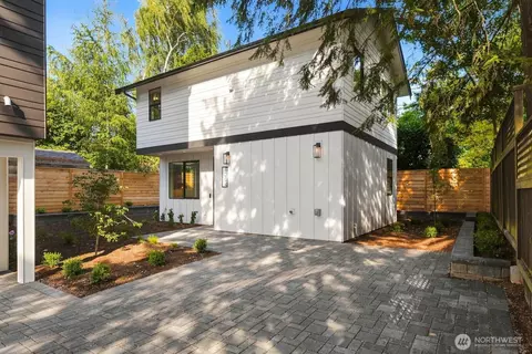 6204 43rd Ave NE, Seattle, WA 98115