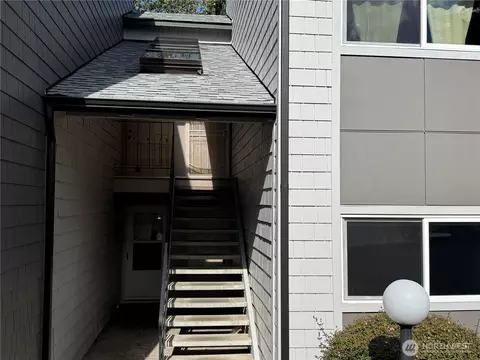 2020 Grant Ave S #J102, Renton, WA 98055