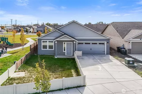 1009 W Maple Dr, Moses Lake, WA 98837