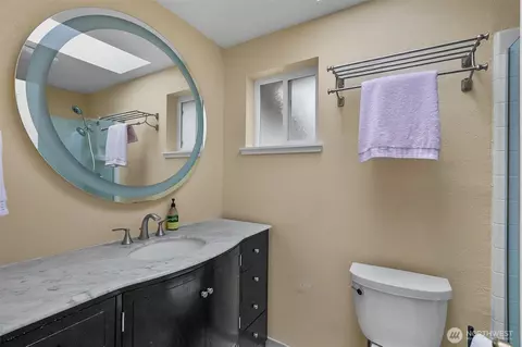 Bath - 2114 186th Pl SE, Bothell, WA 98012 photo 2 of 3