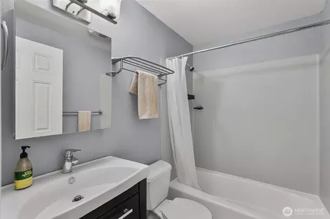 Bath - 2114 186th Pl SE, Bothell, WA 98012 photo 3 of 3