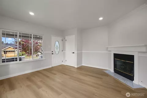 Living - 1803 Harding St, Enumclaw, WA 98022 photo 7 of 10