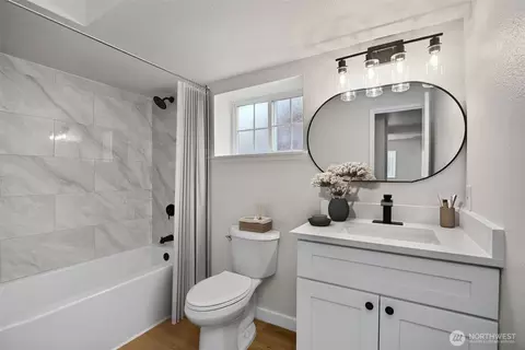Bath - 1803 Harding St, Enumclaw, WA 98022 photo 2 of 3