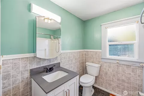 Bath - 7501 Oat Coles Rd, Everson, WA 98247 photo 1 of 1