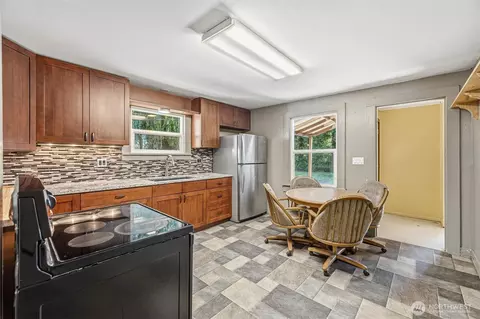 Kitchen - 7501 Oat Coles Rd, Everson, WA 98247 photo 3 of 3
