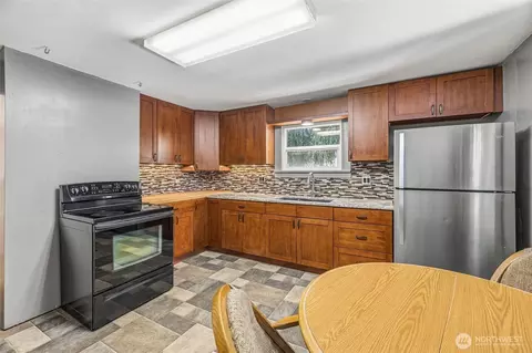 Kitchen - 7501 Oat Coles Rd, Everson, WA 98247 photo 2 of 3