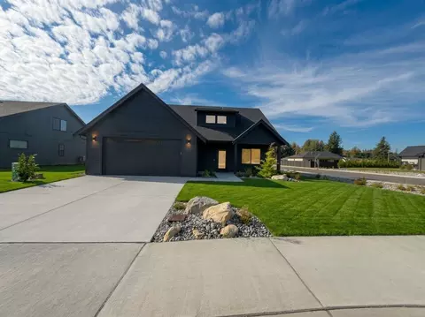 Exterior - 721 E 5th St, Nooksack, WA 98276 photo 2 of 5