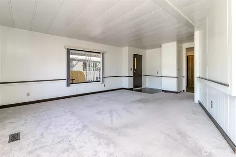 Living - 15218 50th St E #40, Sumner, WA 98390 photo 4 of 9