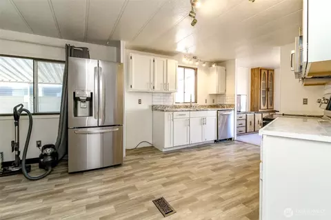 Kitchen - 15218 50th St E #40, Sumner, WA 98390 photo 1 of 5