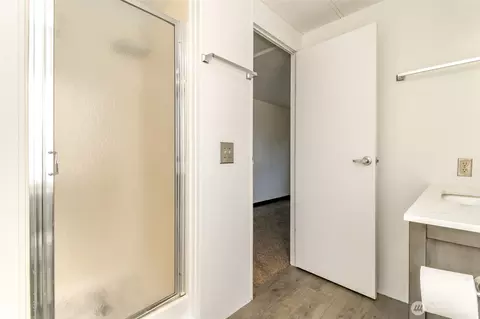 Bath - 15218 50th St E #40, Sumner, WA 98390 photo 3 of 3