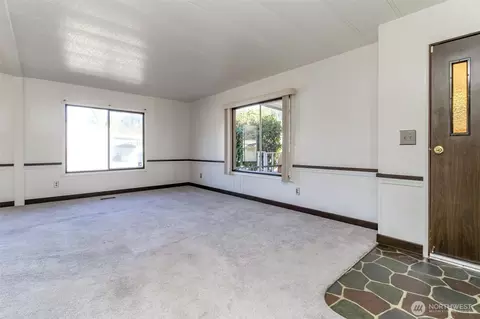 Living - 15218 50th St E #40, Sumner, WA 98390 photo 5 of 9