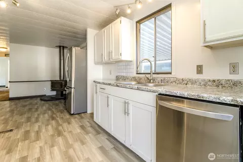 Kitchen - 15218 50th St E #40, Sumner, WA 98390 photo 4 of 5