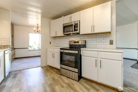 Kitchen - 15218 50th St E #40, Sumner, WA 98390 photo 2 of 5