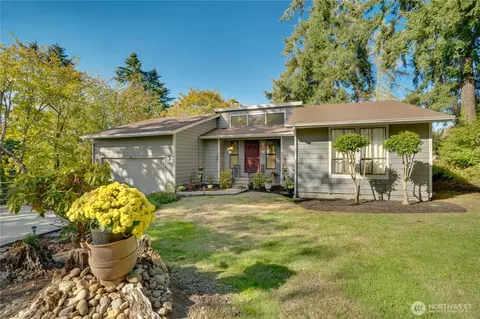 907 Powell St, Steilacoom, WA 98388