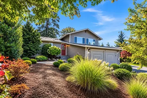915 S 261st Pl, Des Moines, WA 98198