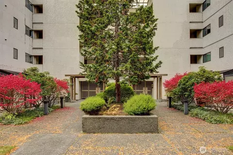 5025 California Ave SW #406, Seattle, WA 98136