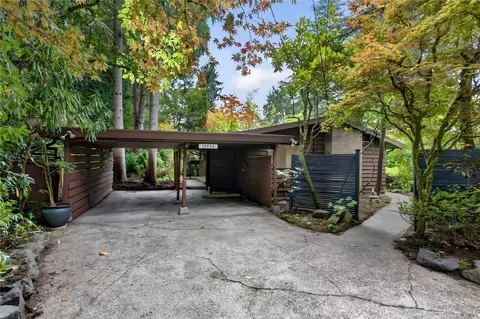 18456 40th Pl NE, Lake Forest Park, WA 98155