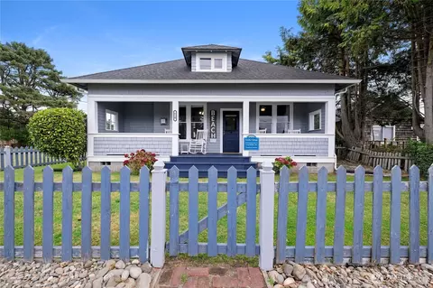 810 Pacific Ave N, Long Beach, WA 98631