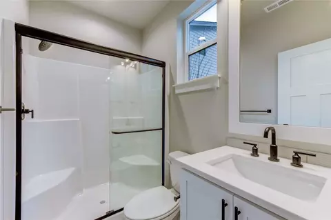 Bath - 1824 241st Pl SE #FG 01, Bothell, WA 98021 photo 1 of 4