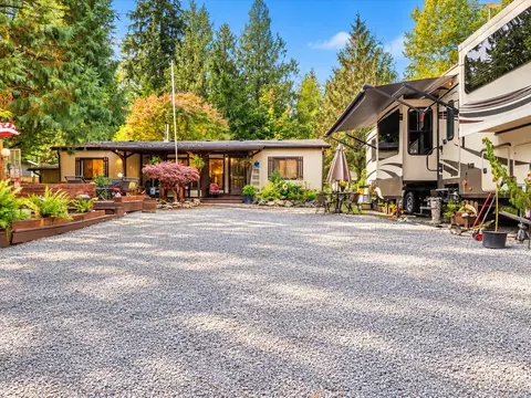16516 W Lake Goodwin Rd, Stanwood, WA 98292