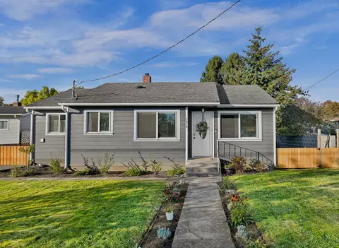 1414 D St, Lynden, WA 98264