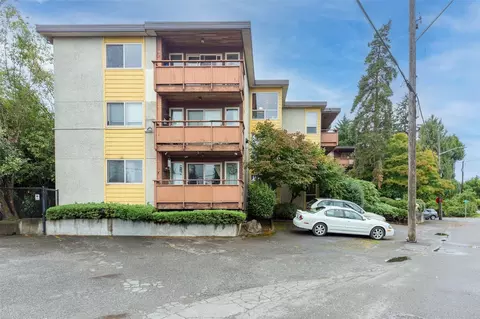 13433 Roosevelt Way N #102, Seattle, WA 98133