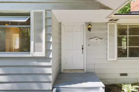 9525 7th Ave NW, Seattle, WA 98117