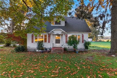 8596 District Line Rd, Burlington, WA 98233