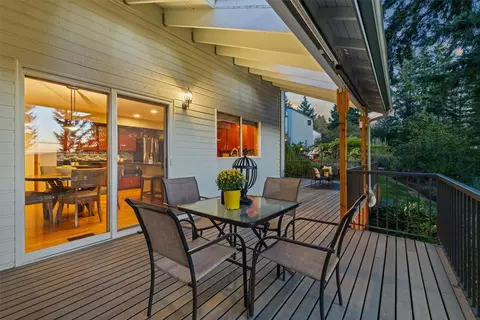Exterior - 17315 102nd Ave NE, Bothell, WA 98011 photo 9 of 12