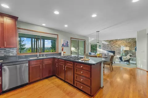 Kitchen - 17315 102nd Ave NE, Bothell, WA 98011 photo 1 of 2