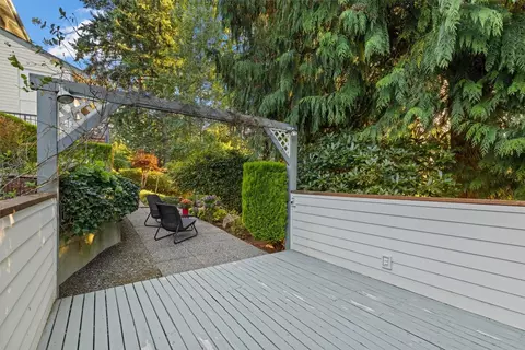 Exterior - 17315 102nd Ave NE, Bothell, WA 98011 photo 7 of 12