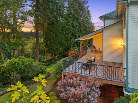 Exterior - 17315 102nd Ave NE, Bothell, WA 98011 photo 10 of 12