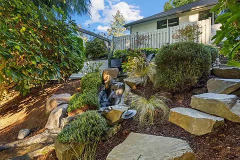 Exterior - 17315 102nd Ave NE, Bothell, WA 98011 photo 6 of 12