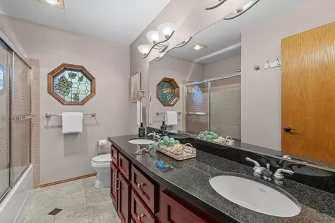 Bath - 17315 102nd Ave NE, Bothell, WA 98011 photo 3 of 4